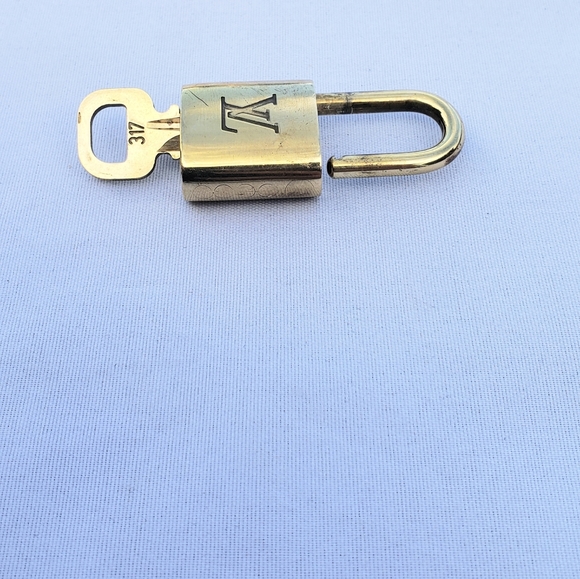 Authentic Louis Vuitton Padlock and Lock Key Gold - Picture 4 of 9